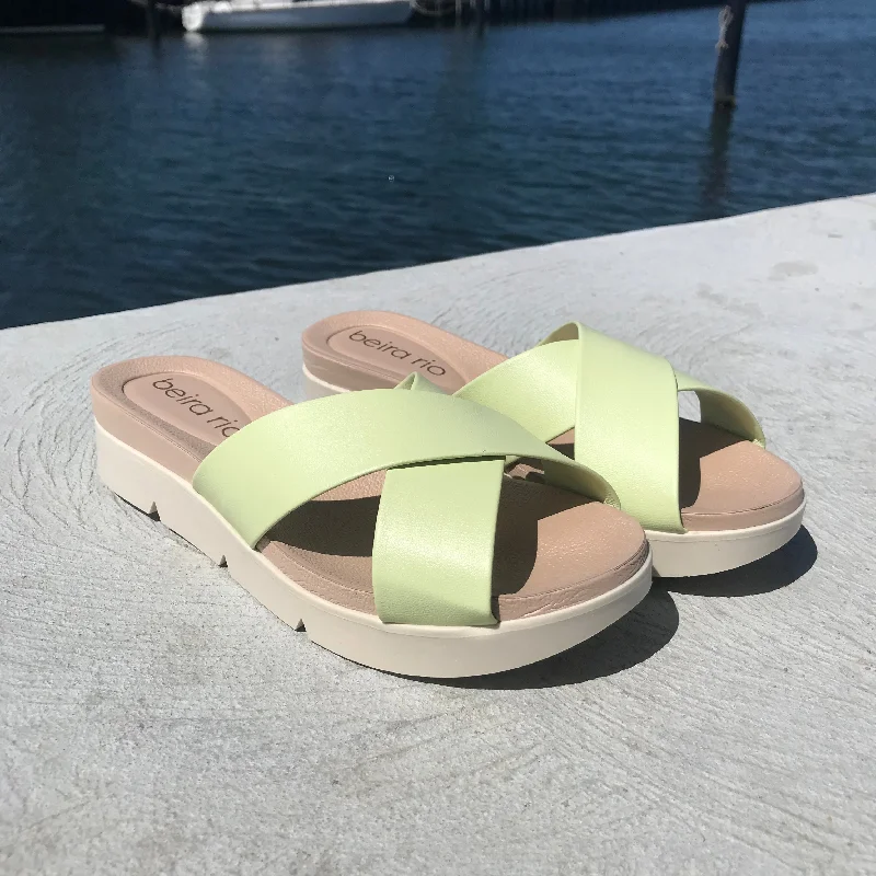 Beira Rio 8387-501 Slip-on Sandal in Mint Napa