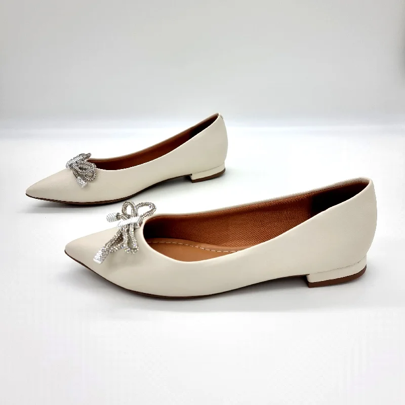 Vizzano 1206-290 Pointy Toe Flat in Off White Napa