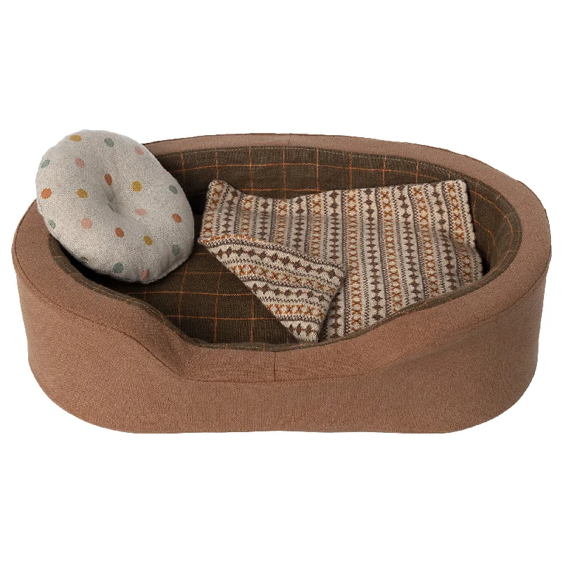 Cuddly and comforting plush charactersMaileg Cosy basket, Medium - Brown