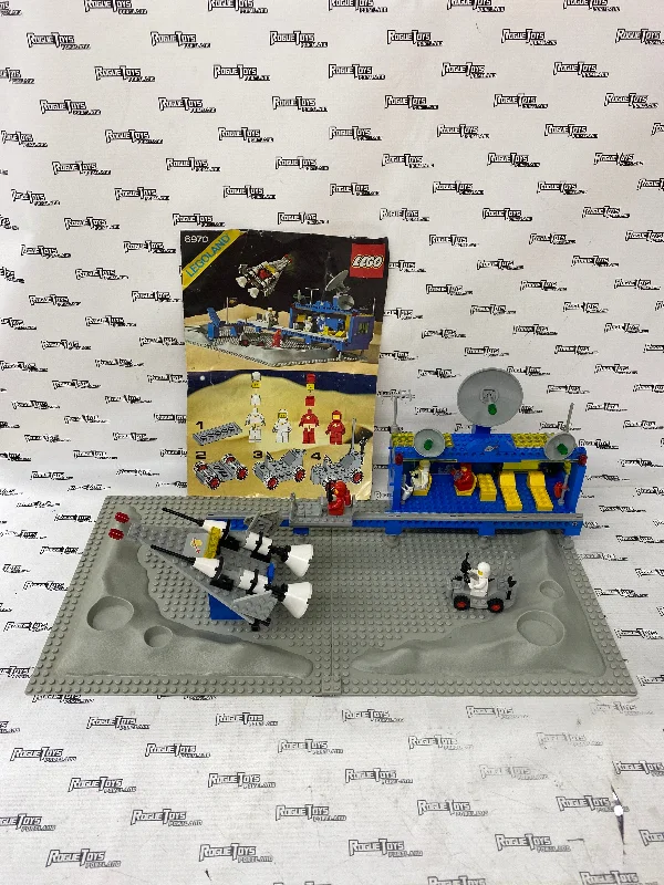 Iconic and recognizable LEGO charactersVintage LEGO Legoland 6970 Classic Space Beta-1