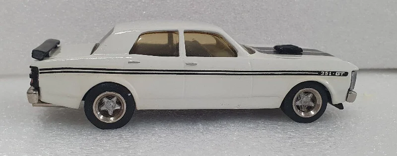 Playful toys 1/43 Dinkum Classics XY GTHO White