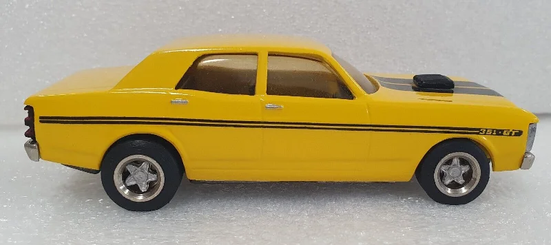 Fun toy cars1/43 Dinkum Classics XY GTHO Yellow